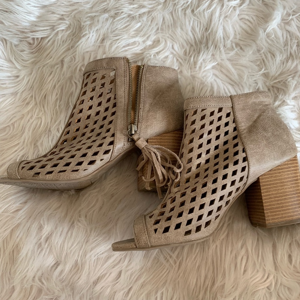Tan heels